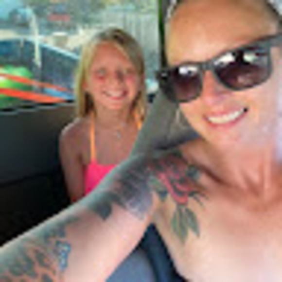 Meet your Posher, Nicole - Picture 1 of 1